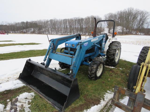 FORD 2120 TRACTOR WITH A NEW HOLLAND 7309 LOADER 4WD 2124 HRS