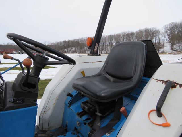 FORD 2120 TRACTOR WITH A NEW HOLLAND 7309 LOADER 4WD 2124 HRS