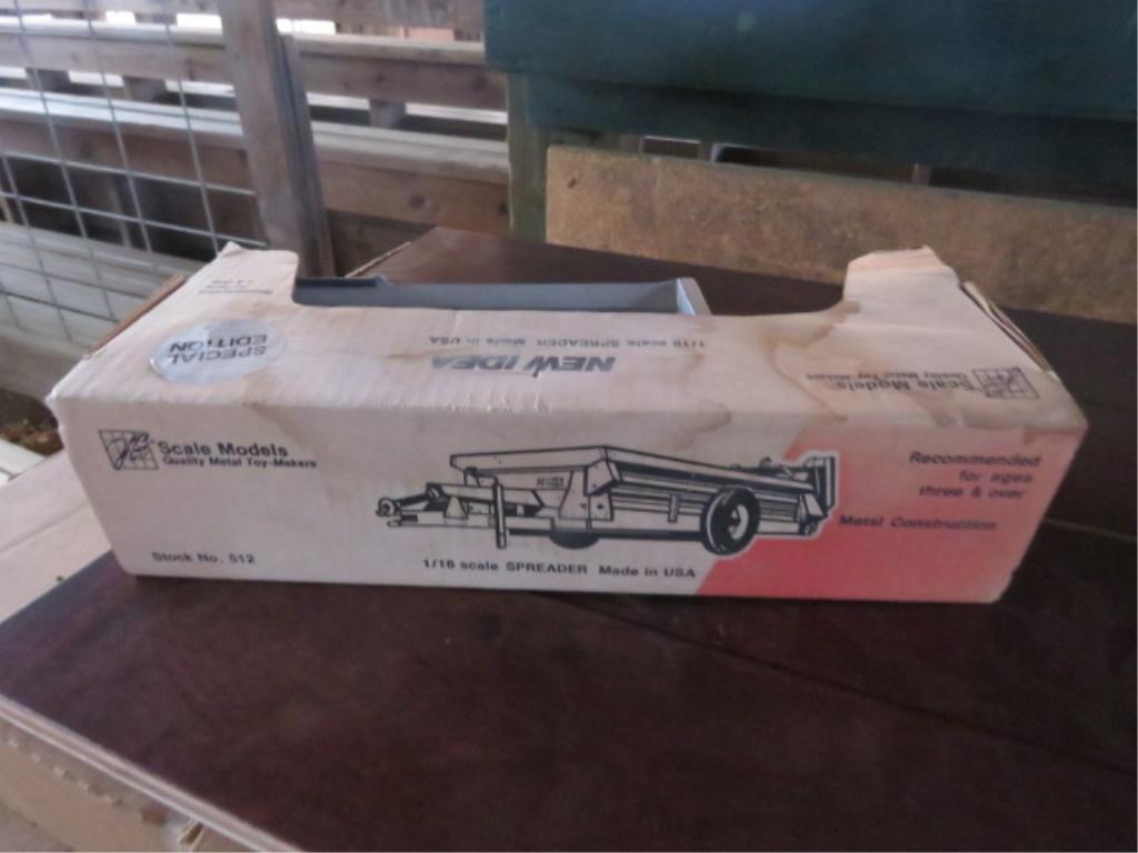 NEW IDEA 1/16 SCALE SPREADER