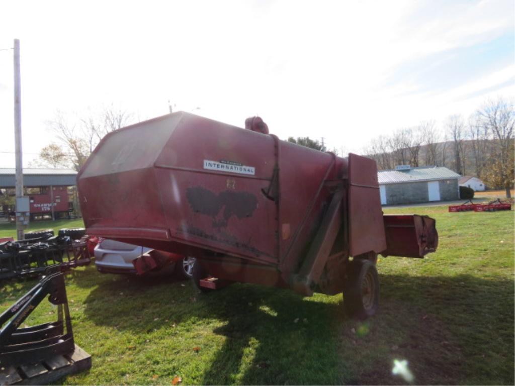 INTERNATIONAL 82 TRAILER COMBINE