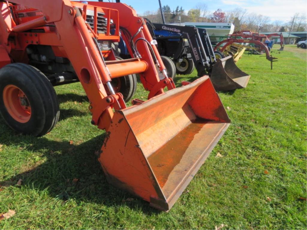 KUBOTA M9000 TRACTOR 2WD W/ KUBOTA LA1251 LOADER 3918HRS
