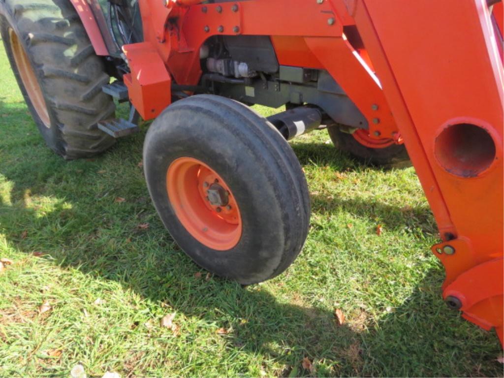 KUBOTA M9000 TRACTOR 2WD W/ KUBOTA LA1251 LOADER 3918HRS