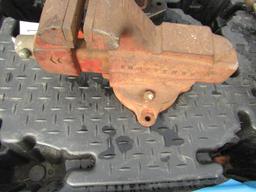 CRAFTSMAN VISE RED