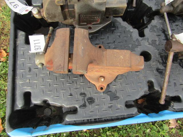 CRAFTSMAN VISE RED
