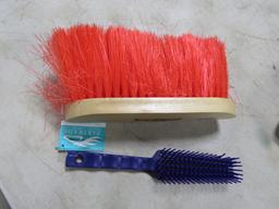 GROOMING BRUSHES