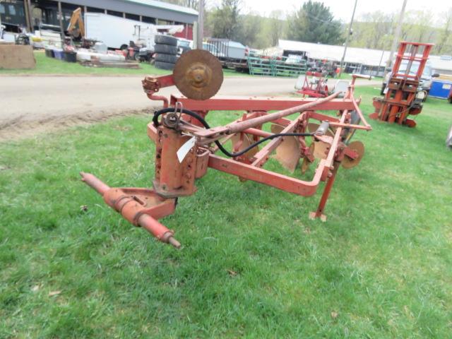 MASSEY FERGUSON 88 4 BOTTOM PLOW W/CULTERS