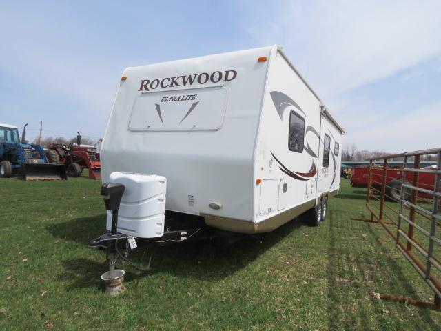 2011 ROCKWOOD ULTRA LITE PULL BEHIND CAMPER