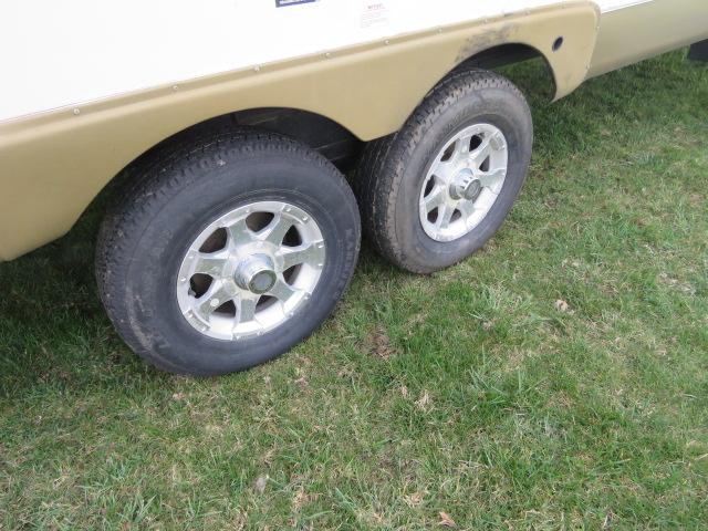 2011 ROCKWOOD ULTRA LITE PULL BEHIND CAMPER