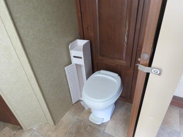 2011 ROCKWOOD ULTRA LITE PULL BEHIND CAMPER