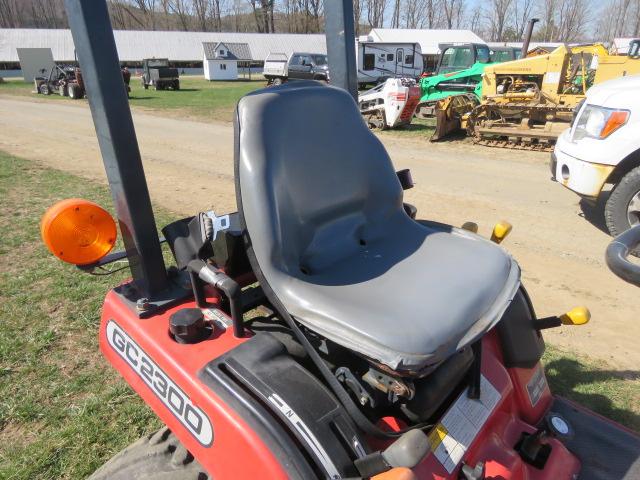 MASSEY FERGUSON GC2300 TRACTOR WITH MASSEY FERGUSON 2350 BUCKET LOADER