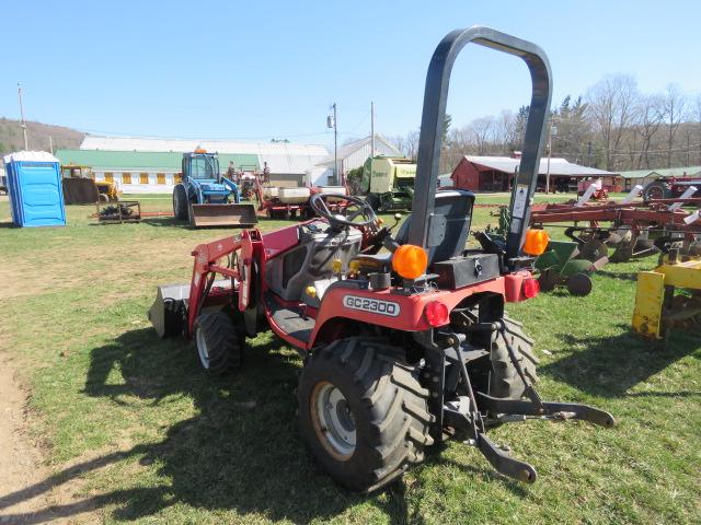MASSEY FERGUSON GC2300 TRACTOR WITH MASSEY FERGUSON 2350 BUCKET LOADER