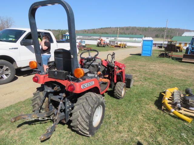 MASSEY FERGUSON GC2300 TRACTOR WITH MASSEY FERGUSON 2350 BUCKET LOADER