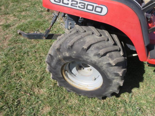 MASSEY FERGUSON GC2300 TRACTOR WITH MASSEY FERGUSON 2350 BUCKET LOADER