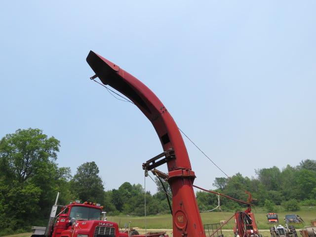 NEW HOLLAND SUPER 717 CHOPPER WITH 717S SICKLE BAR HEAD AND 790 HAY HEAD
