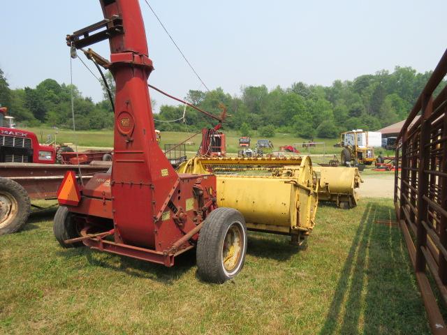 NEW HOLLAND SUPER 717 CHOPPER WITH 717S SICKLE BAR HEAD AND 790 HAY HEAD