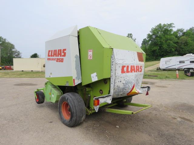 CLAAS ROLLANT 250 ROUND BALER