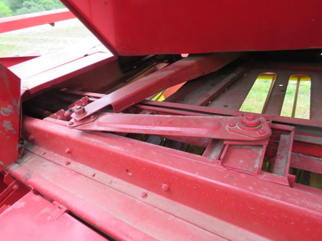 NEW HOLLAND HAYLINER 273 SQUARE BALER