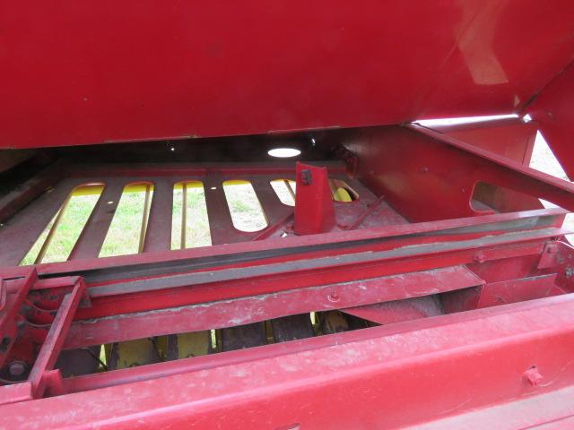 NEW HOLLAND HAYLINER 273 SQUARE BALER