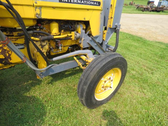 INTERNATIONAL 444 TRACTOR 2673 HOURS