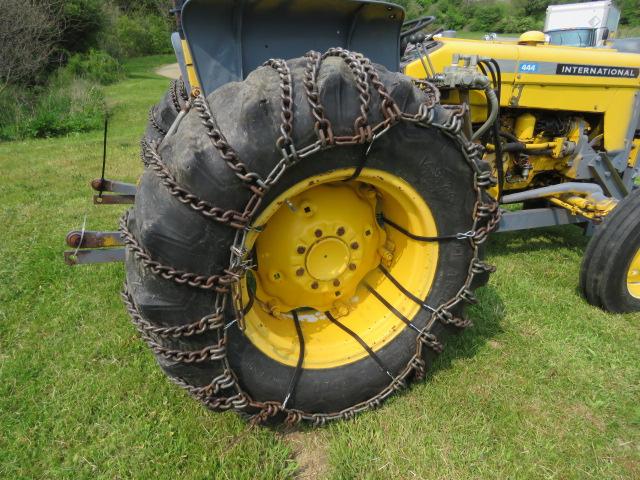 INTERNATIONAL 444 TRACTOR 2673 HOURS