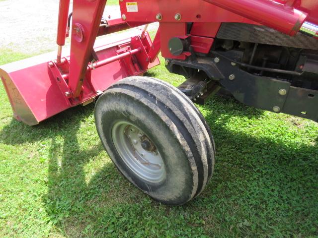 MAHINDRA 5500 TRACTOR WITH MAHINDRA ML 260 LOADER 2WD
