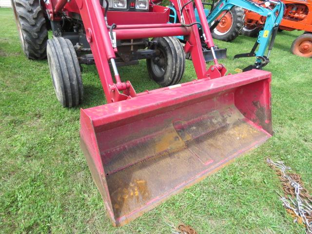 MAHINDRA 5500 TRACTOR WITH MAHINDRA ML 260 LOADER 2WD