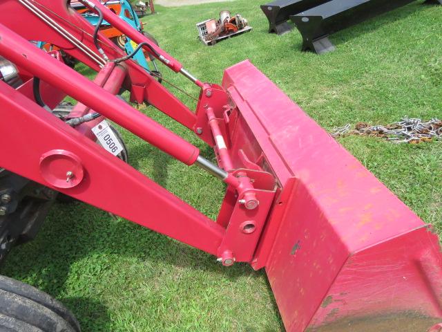 MAHINDRA 5500 TRACTOR WITH MAHINDRA ML 260 LOADER 2WD