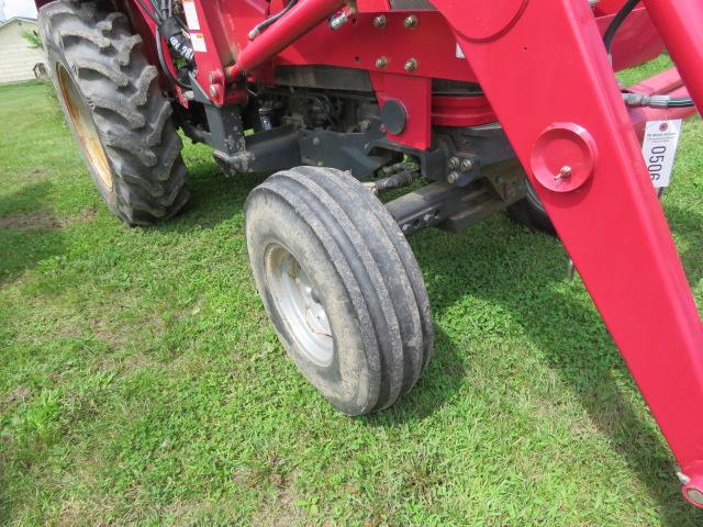 MAHINDRA 5500 TRACTOR WITH MAHINDRA ML 260 LOADER 2WD