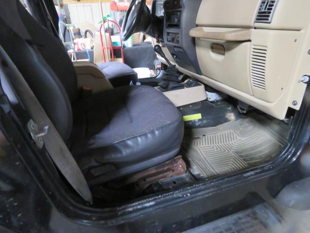 2001 JEEP WRANGLER 4 CYLINDER 5 SPEED 4X4 162402 MILES