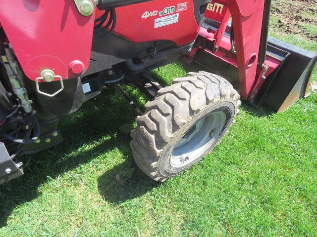 MAHINDRA 1538 HST W/ QUICK ATTACH LOADER