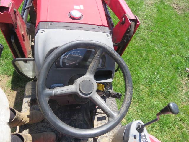 MAHINDRA 1538 HST W/ QUICK ATTACH LOADER