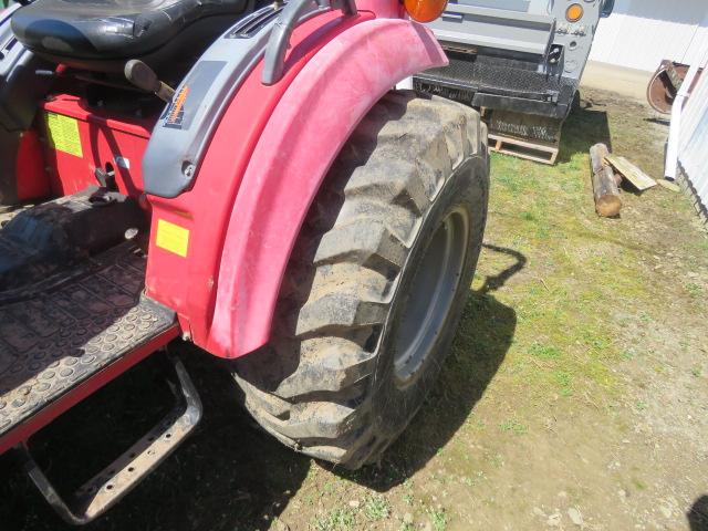 MAHINDRA 1538 HST W/ QUICK ATTACH LOADER