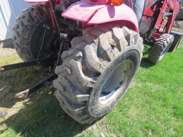 MAHINDRA 1538 HST W/ QUICK ATTACH LOADER