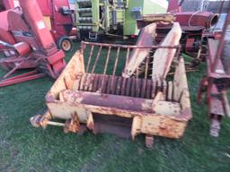 NEW HOLLAND 717 CHOPPER WITH CORN & HAY HEADS