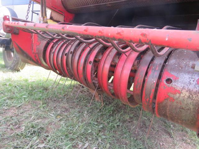 OMC 590 ROUND BALER