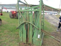 CATTLE SQUEEZE CHUTE WHEELS ALL OFF FOR TRANSPORT