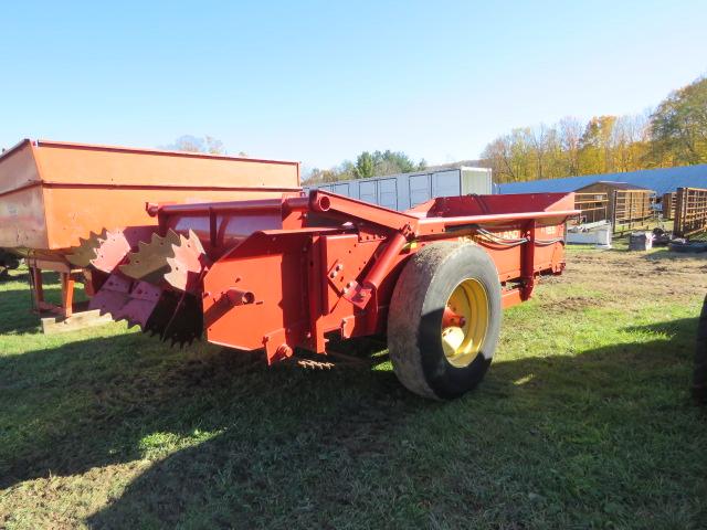 NEW HOLLAND 155 MANURE SPREADER WITH END GATE