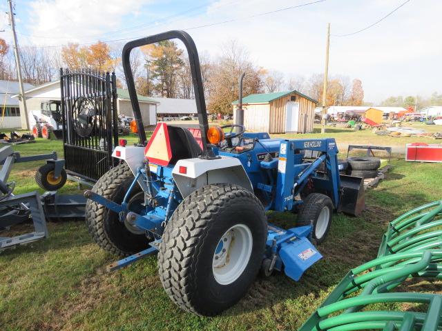 FORD 1620 2WD TRACTOR WITH ROPS AND NH 7108 LOADER