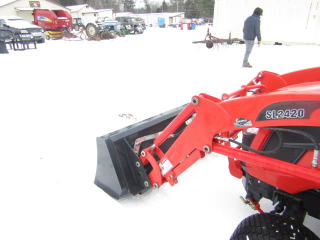 KIOTI C52220 4WD W/ KIOTI SL2420 LOADER QUICK