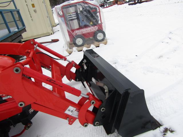 KIOTI C52220 4WD W/ KIOTI SL2420 LOADER QUICK
