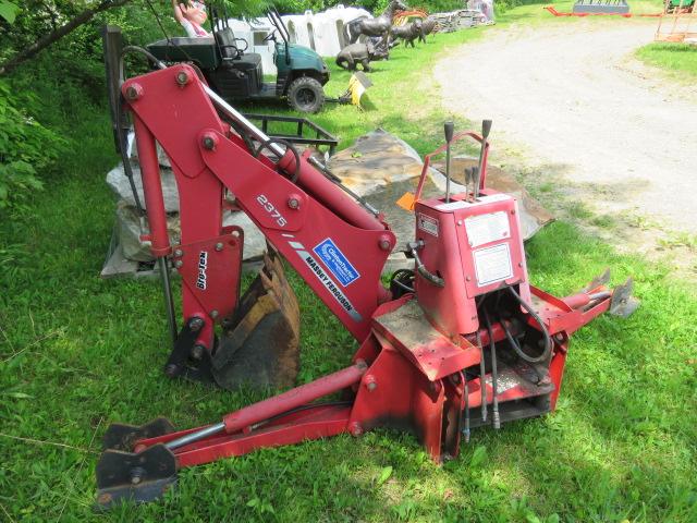 MASSEY FERGUSON GC 2310 TLB W/ MF 2350 LOADER