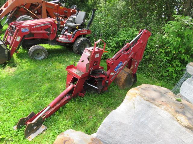 MASSEY FERGUSON GC 2310 TLB W/ MF 2350 LOADER