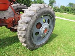 ALLIS CHALMERS D17 PULLING TRACTOR WITH WHEELY