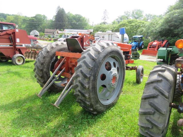 ALLIS CHALMERS D17 PULLING TRACTOR WITH WHEELY