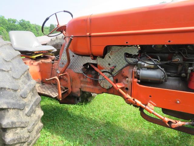 ALLIS CHALMERS D17 PULLING TRACTOR WITH WHEELY