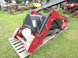 MAHINDRA 2665CL LOADER FRAME AND BUCKET