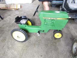 JOHN DEERE PEDAL TRACTOR