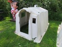 PLASTIC CALF HUTCH