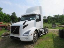 2019 VOLVO VNR DAY CAB TANDEM AXEL SEMI TRACTOR