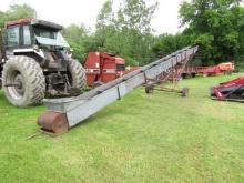 NEW HOLLAND TOWABLE HAY ELEVATOR